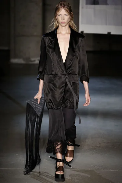 Look 25
